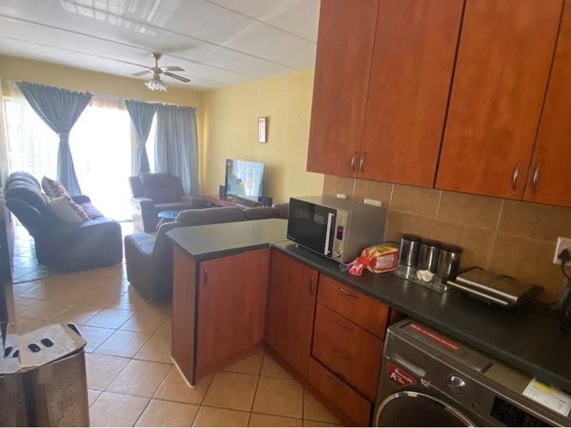 2Bed/1Bath Apartment for Sale in Akasia - Photo 3