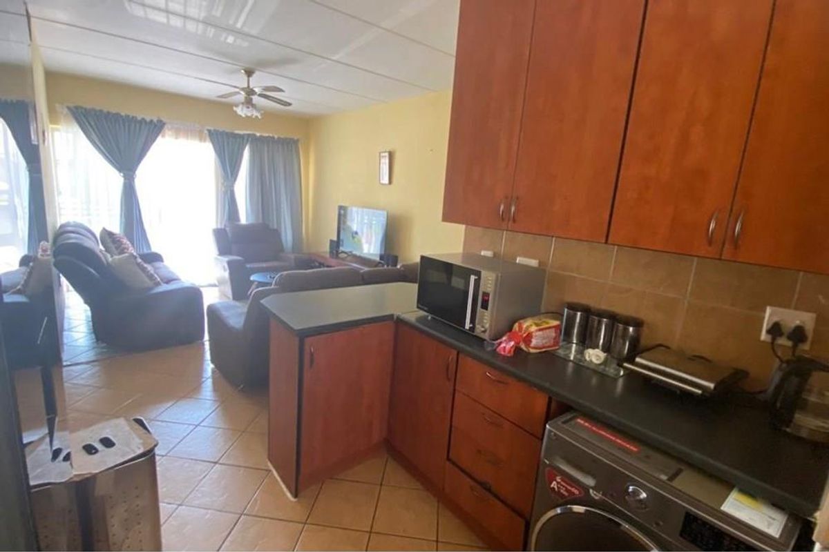 2Bed/1Bath Apartment for Sale in Akasia - Photo 3