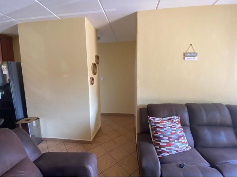 2Bed/1Bath Apartment for Sale in Akasia - Photo 4