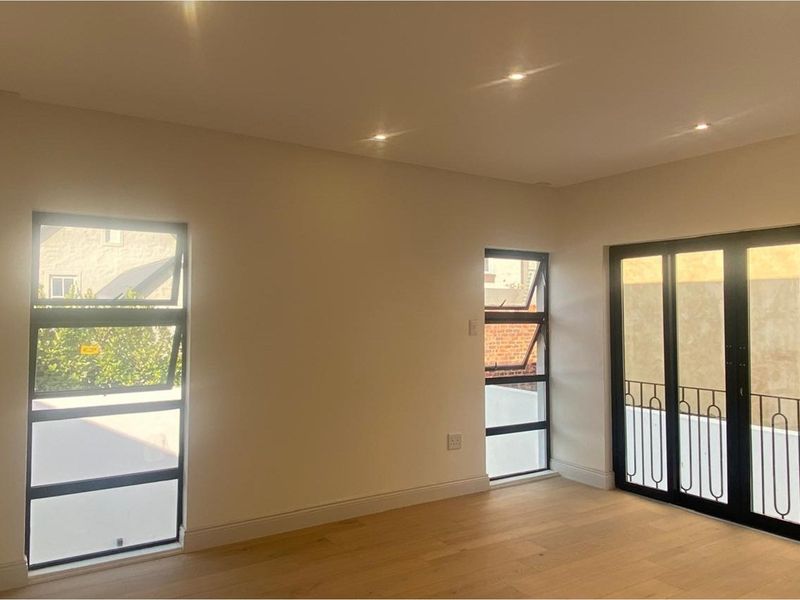 Large Unit at Owl Manor on Six Queens: A Pinnacle of Luxury Living - Photo 6