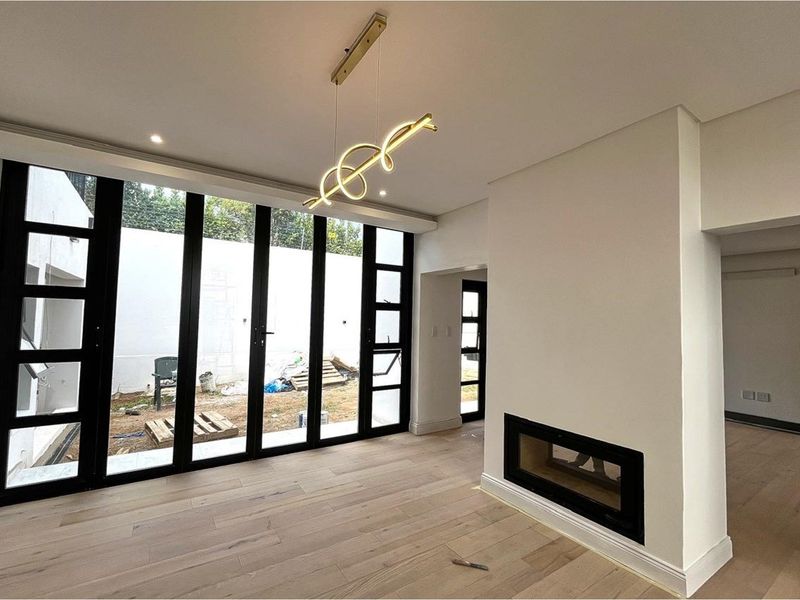 Large Unit at Owl Manor on Six Queens: A Pinnacle of Luxury Living - Photo 9