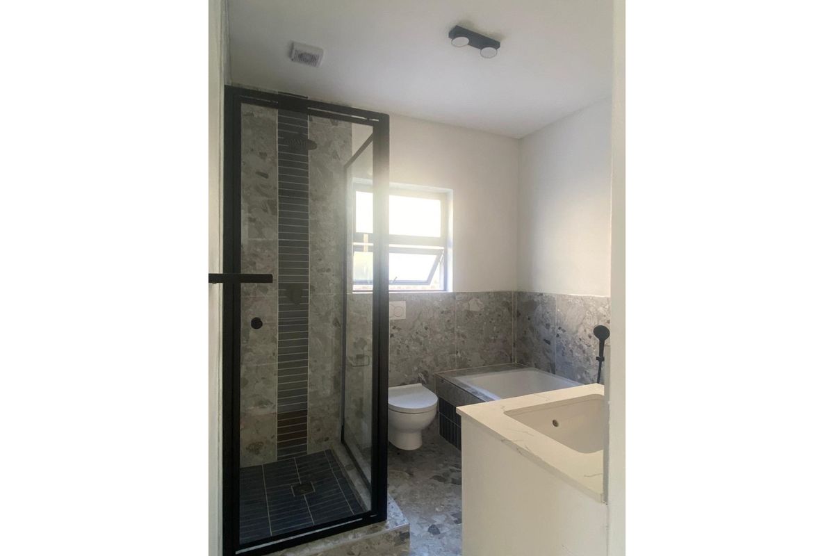 Large Unit at Owl Manor on Six Queens: A Pinnacle of Luxury Living - Photo 3