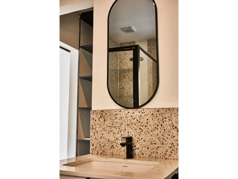 Large Unit at Owl Manor on Six Queens: A Pinnacle of Luxury Living - Photo 4