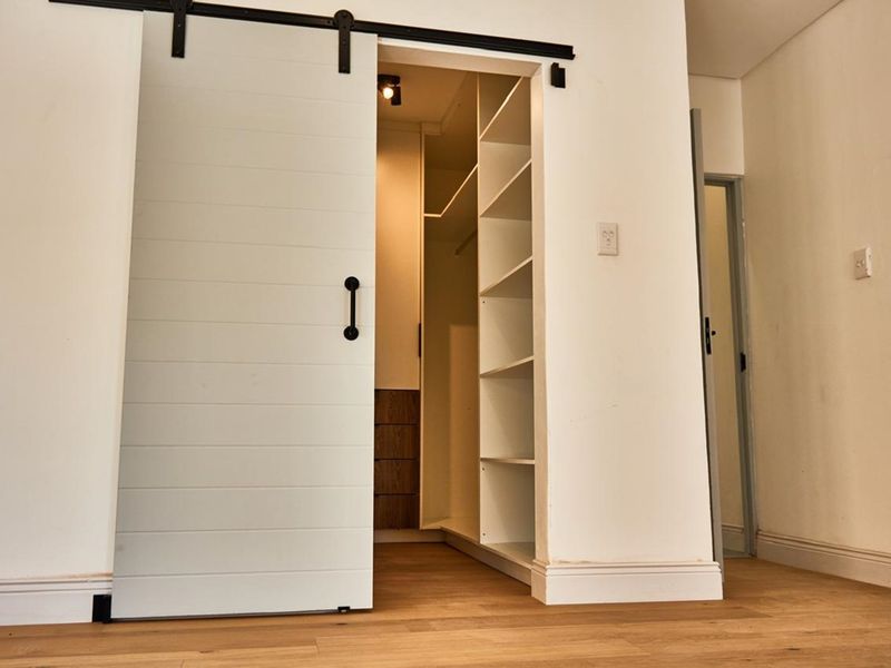 Large Unit at Owl Manor on Six Queens: A Pinnacle of Luxury Living - Photo 2