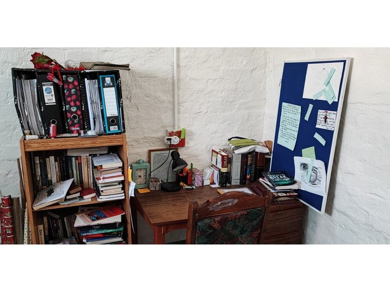 Charming Three-Bedroom Home with Spacious Living Areas - Photo 4