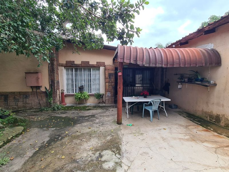 10Ha Farm in Cairn, with Rental Income of 2 Houses and a Flat - Photo 5