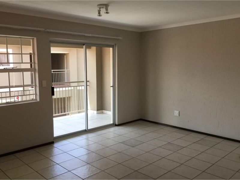 Cozy 2-Bed Urban Retreat in Rynfield - Photo 3