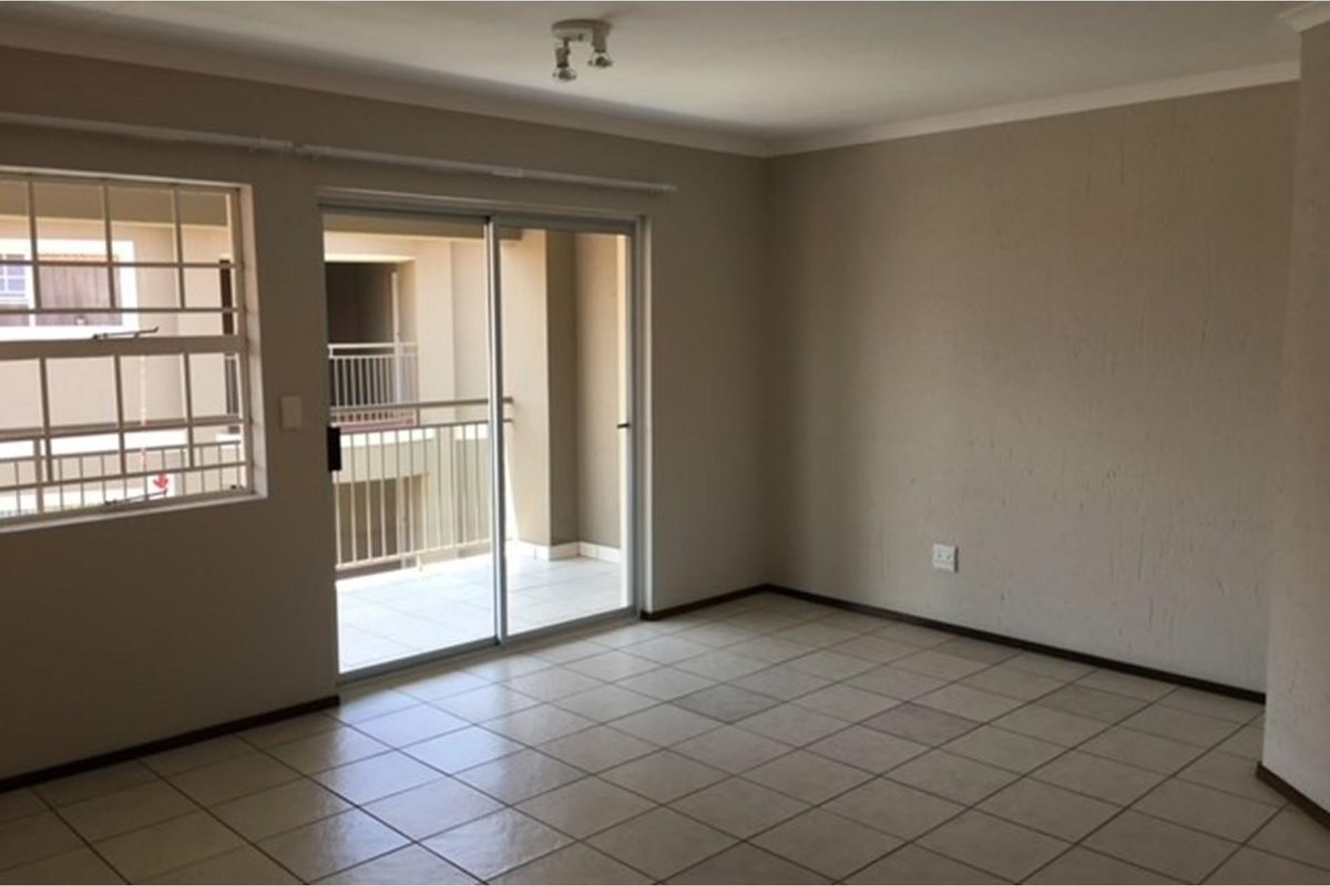 Cozy 2-Bed Urban Retreat in Rynfield - Photo 3