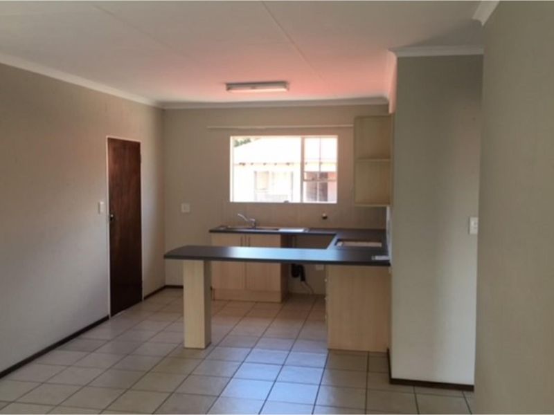 Cozy 2-Bed Urban Retreat in Rynfield - Photo 2