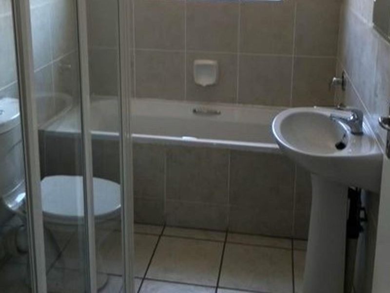 Cozy 2-Bed Urban Retreat in Rynfield - Photo 5