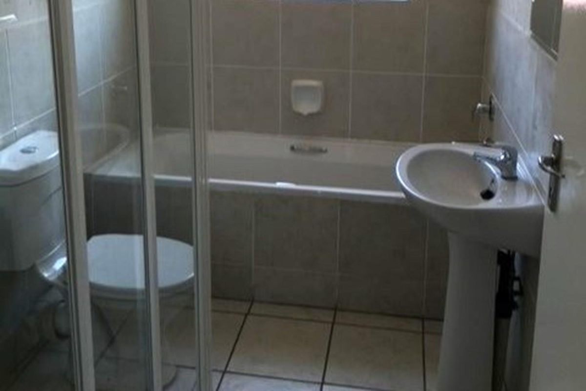 Cozy 2-Bed Urban Retreat in Rynfield - Photo 5