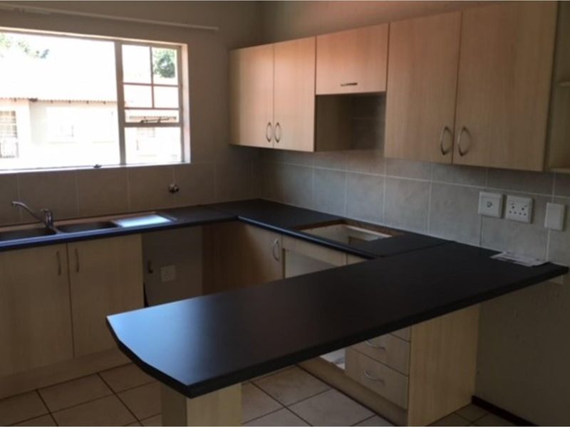 Cozy 2-Bed Urban Retreat in Rynfield - Photo 4