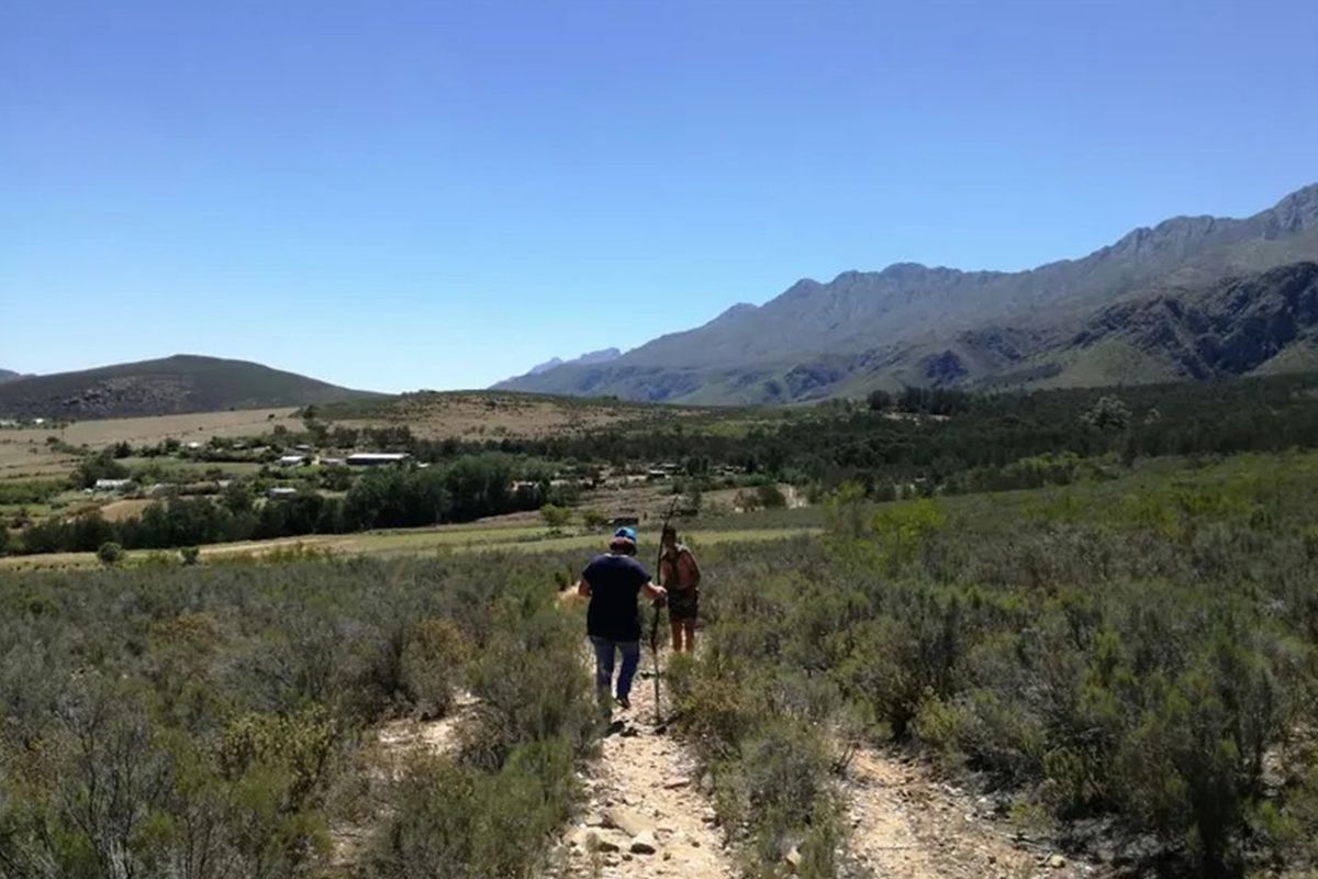 3.18 ha pristine development land close to the Cango Gaves in Oudtshoorn - Photo 2