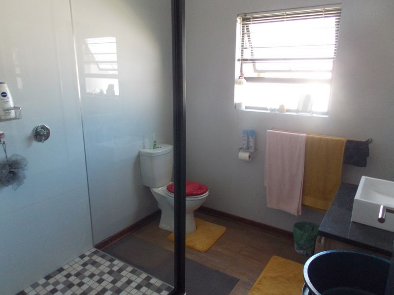 "Three 2-Bed Townhouses in Prime Location" - Photo 6