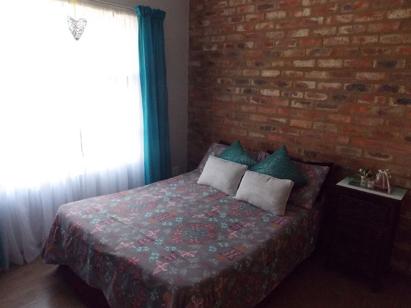 "Three 2-Bed Townhouses in Prime Location" - Photo 4