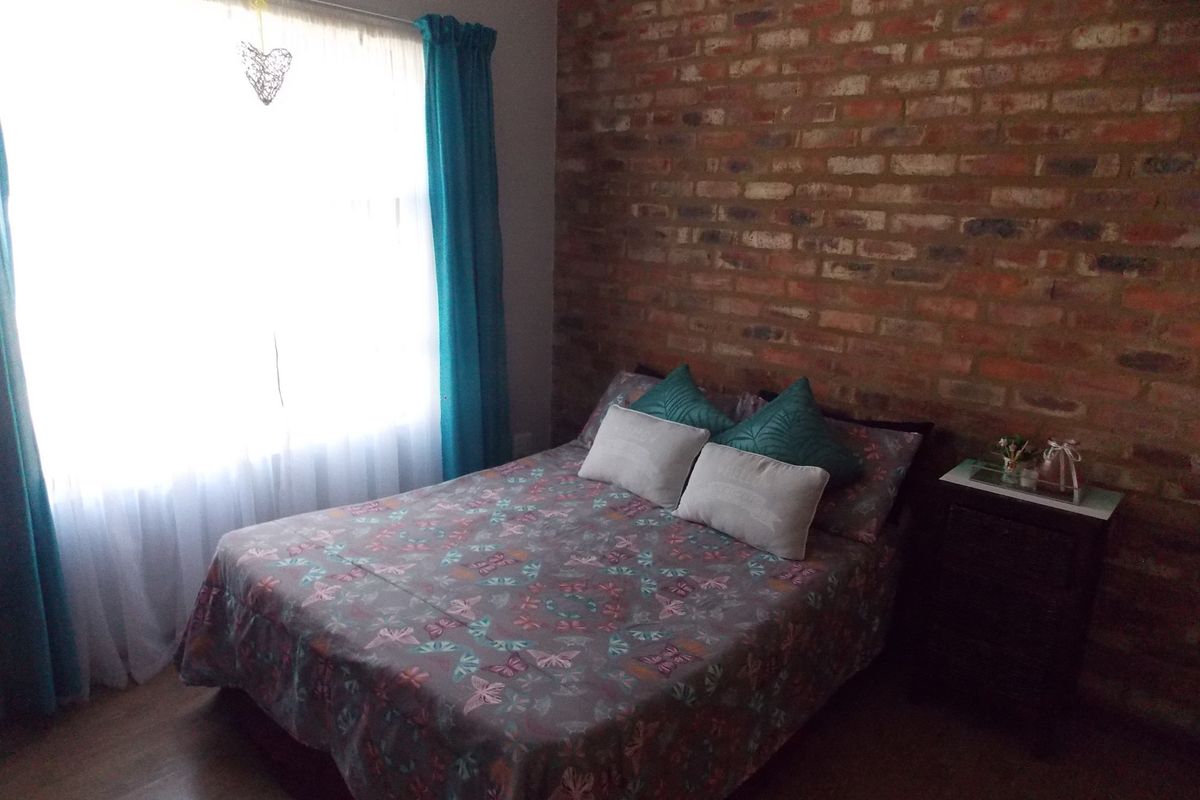 "Three 2-Bed Townhouses in Prime Location" - Photo 4