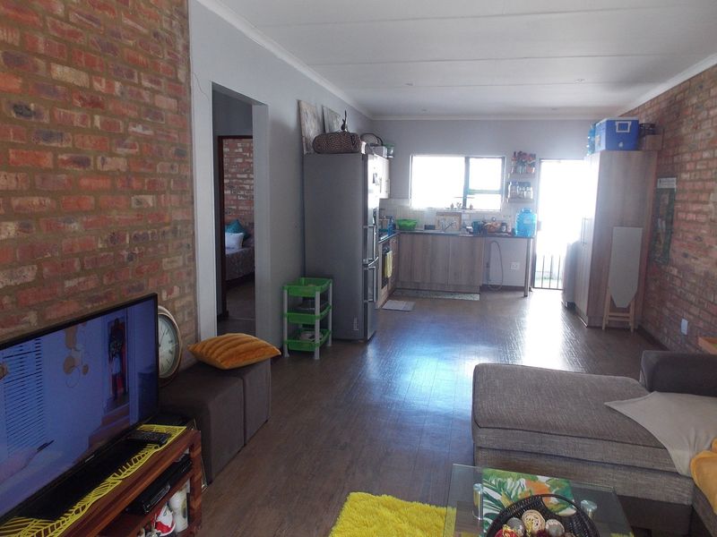 "Three 2-Bed Townhouses in Prime Location" - Photo 3