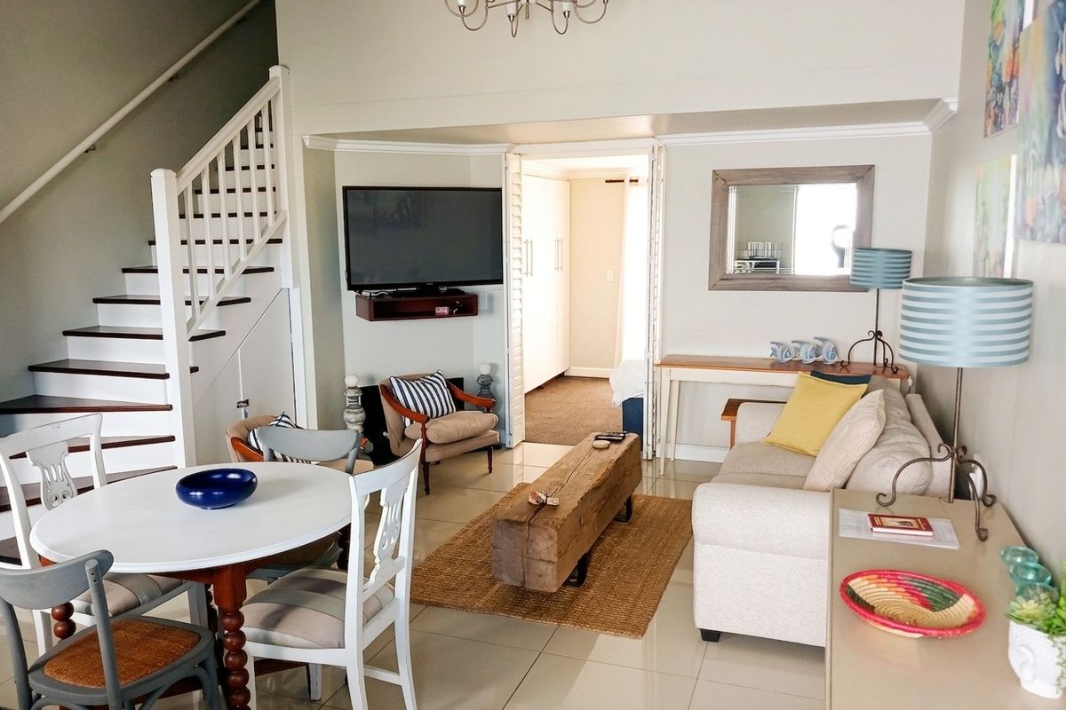 Furnished and equipped 2 Bed 2 Bath Apartment available NOW - Photo 3