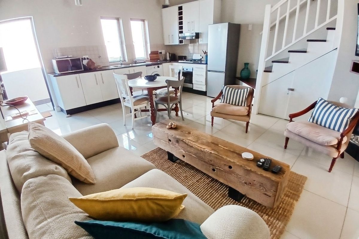 Furnished and equipped 2 Bed 2 Bath Apartment available NOW - Photo 4