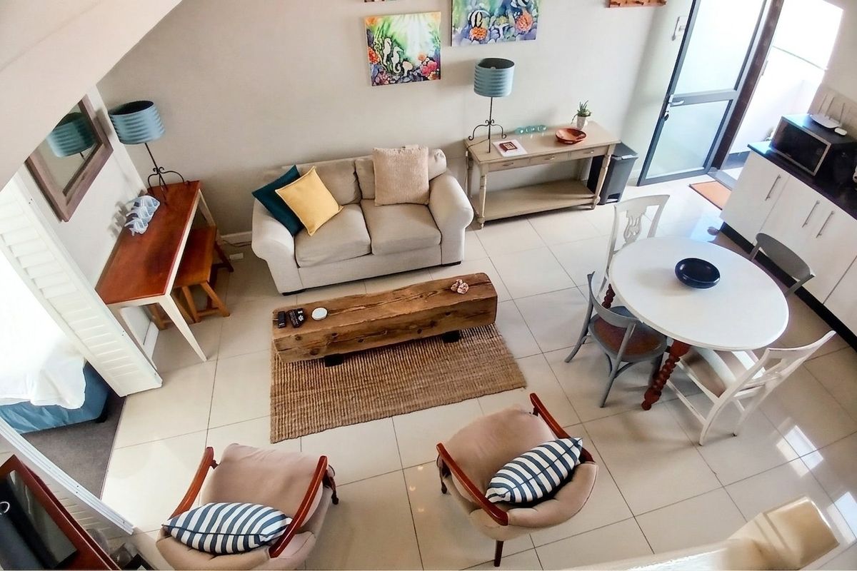 Furnished and equipped 2 Bed 2 Bath Apartment available NOW - Photo 2