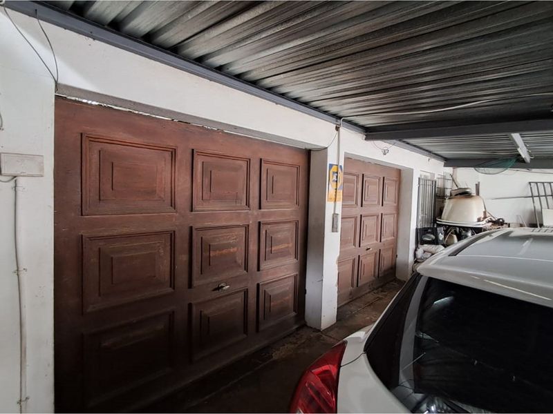 **FOR SALE: 4-BEDROOM HOUSE in Kensington, Johannesburg** - Photo 4