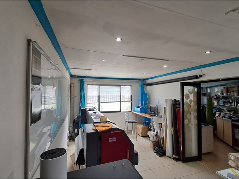 **FOR SALE: 4-BEDROOM HOUSE in Kensington, Johannesburg** - Photo 5