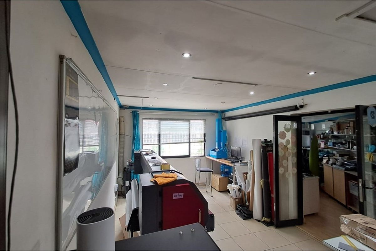 **FOR SALE: 4-BEDROOM HOUSE in Kensington, Johannesburg** - Photo 5