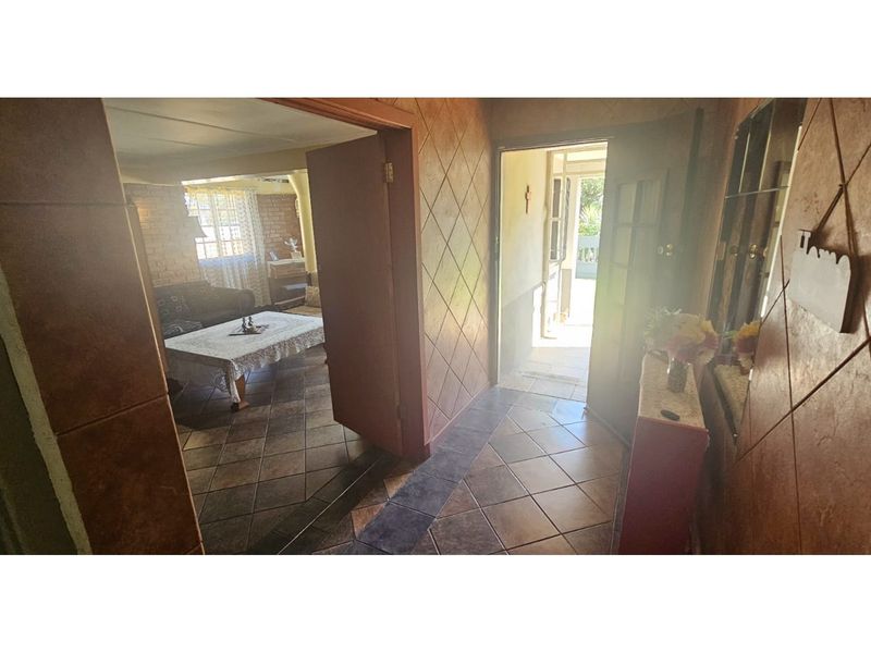 Modern 4 BED and 2 BATH Home with 2 Flats, Top Security Prime Living! - Photo 2