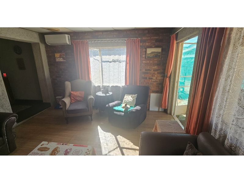 Modern 4 BED and 2 BATH Home with 2 Flats, Top Security Prime Living! - Photo 4