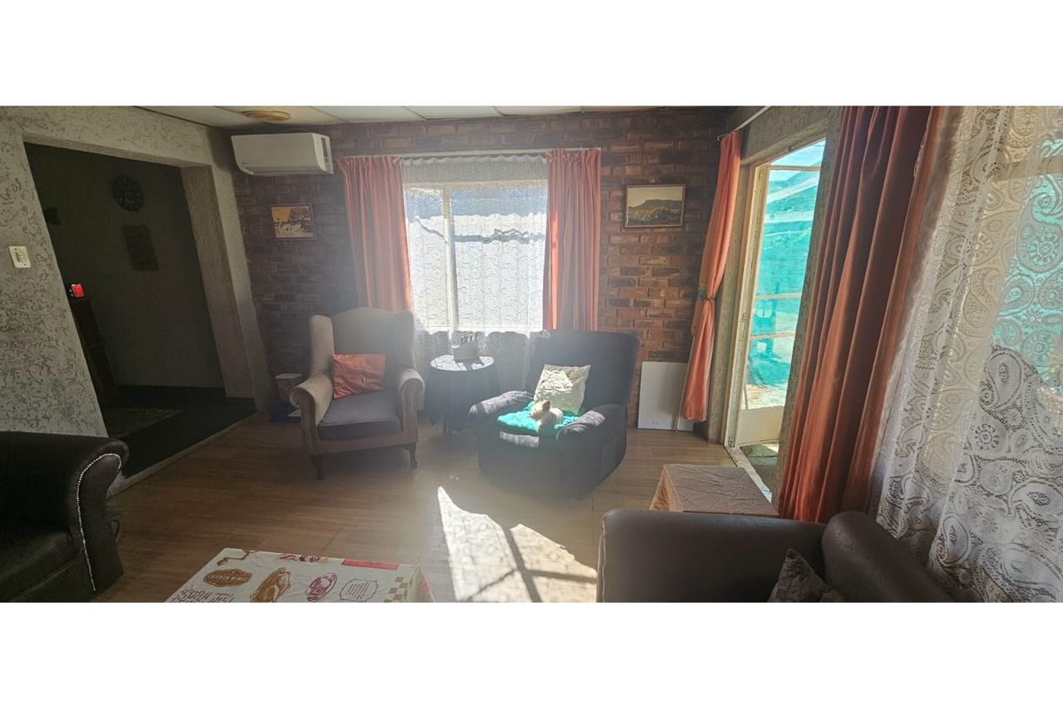 Modern 4 BED and 2 BATH Home with 2 Flats, Top Security Prime Living! - Photo 4