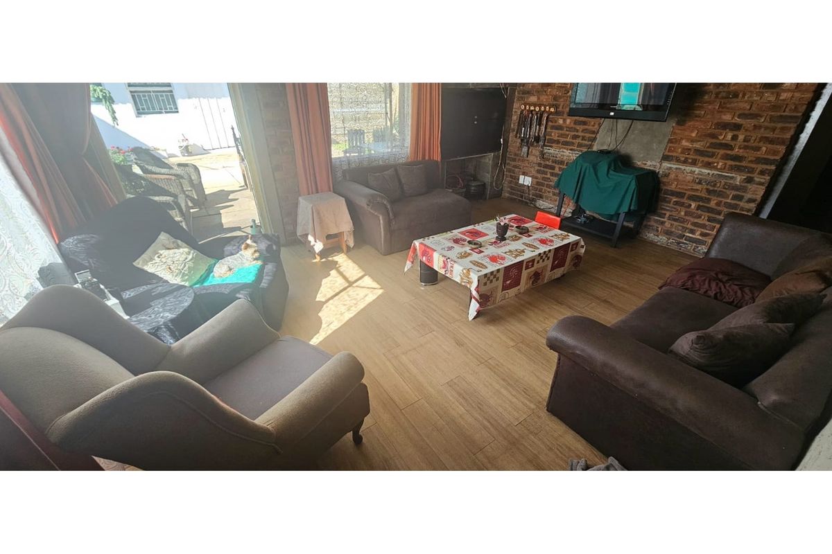 Modern 4 BED and 2 BATH Home with 2 Flats, Top Security Prime Living! - Photo 3