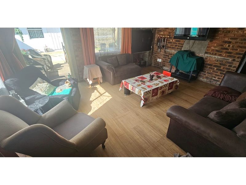 Modern 4 BED and 2 BATH Home with 2 Flats, Top Security Prime Living! - Photo 3