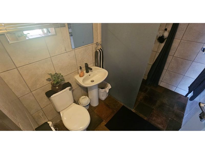 Modern 4 BED and 2 BATH Home with 2 Flats, Top Security Prime Living! - Photo 8