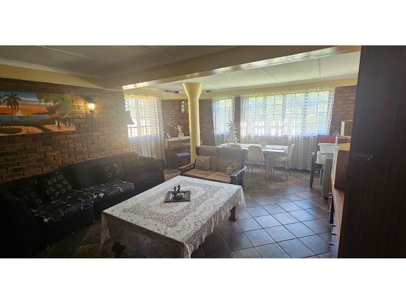 Modern 4 BED and 2 BATH Home with 2 Flats, Top Security Prime Living! - Photo 5