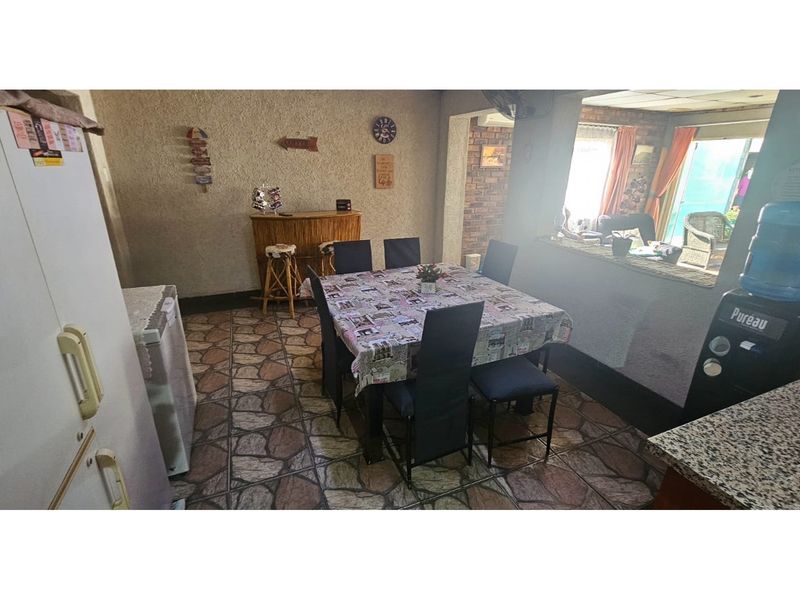 Modern 4 BED and 2 BATH Home with 2 Flats, Top Security Prime Living! - Photo 9