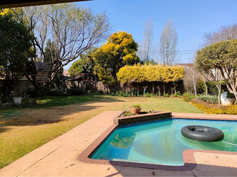 Two in one, exceptional home with many options. A place to put your heart on. - Photo 4