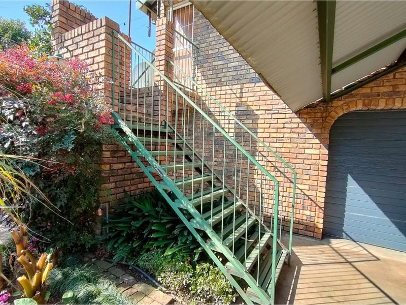 Two in one, exceptional home with many options. A place to put your heart on. - Photo 9