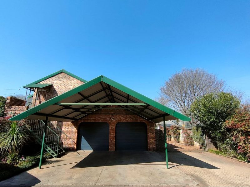 Two in one, exceptional home with many options. A place to put your heart on. - Photo 8