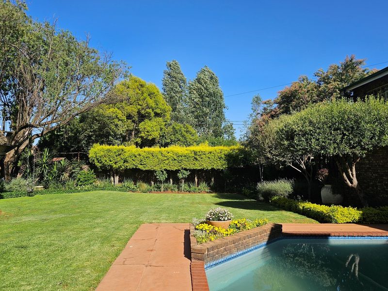 Two in one, exceptional home with many options. A place to put your heart on. - Photo 3