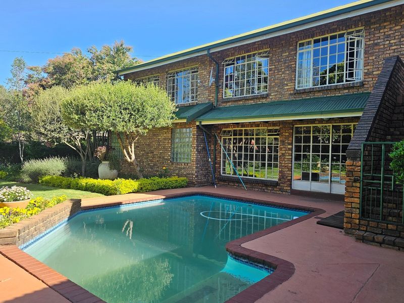 Two in one, exceptional home with many options. A place to put your heart on. - Photo 2