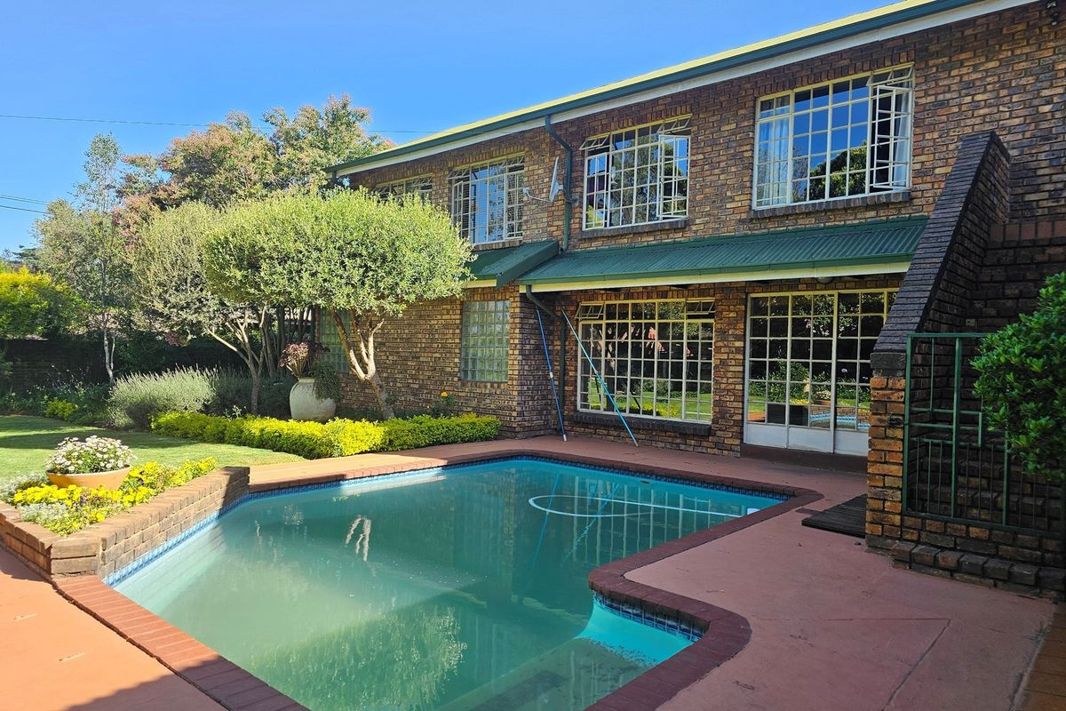 Two in one, exceptional home with many options. A place to put your heart on. - Photo 2