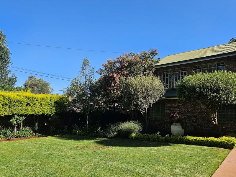 Two in one, exceptional home with many options. A place to put your heart on. - Photo 5