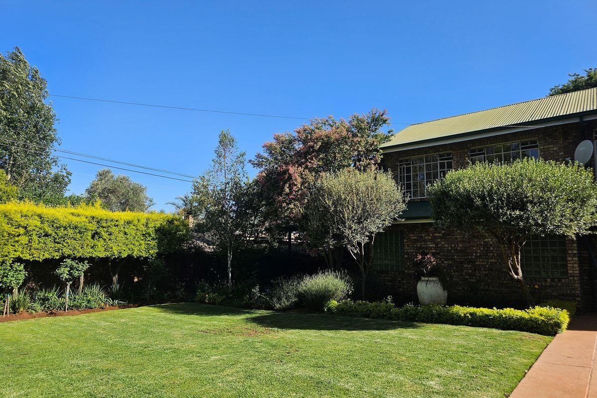 Two in one, exceptional home with many options. A place to put your heart on. - Photo 5