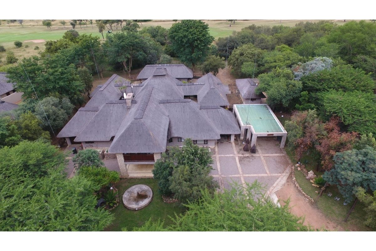 Lodge For Sale in Zebula Golf Estate, Bela Bela - Photo 2