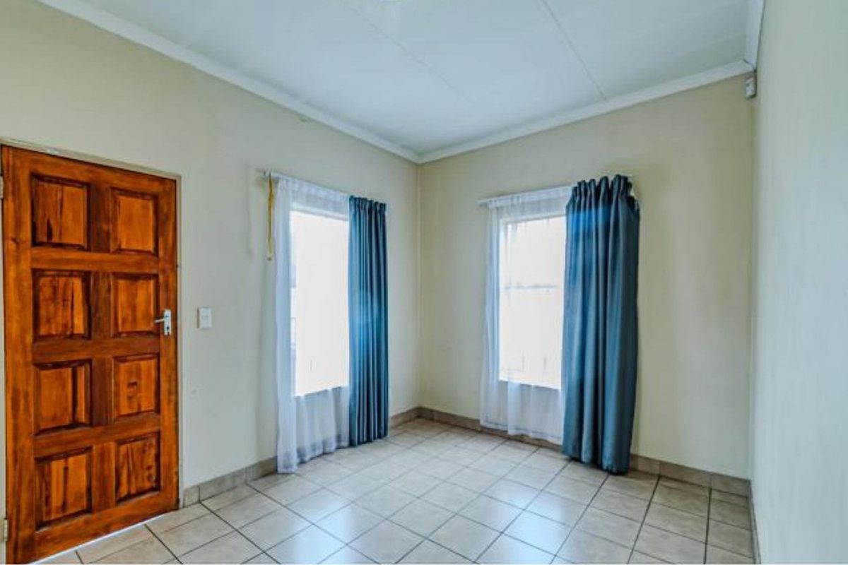 3 Bedroom Home for Sale- Olievenhoutbosch - Photo 4