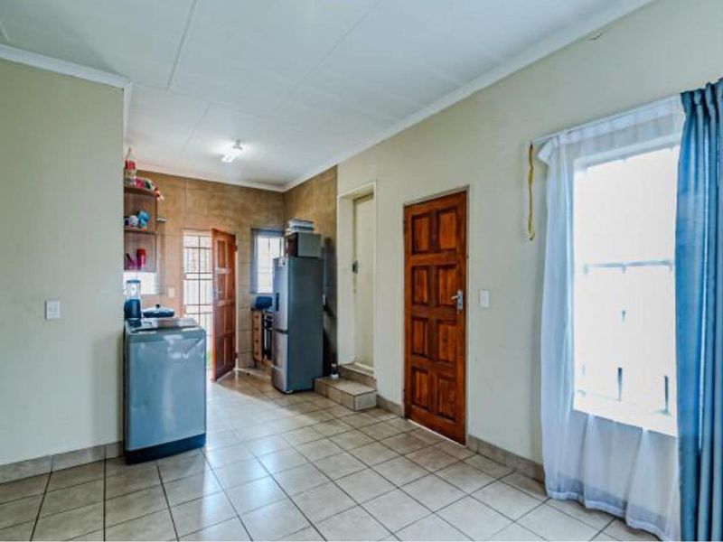 3 Bedroom Home for Sale- Olievenhoutbosch - Photo 5