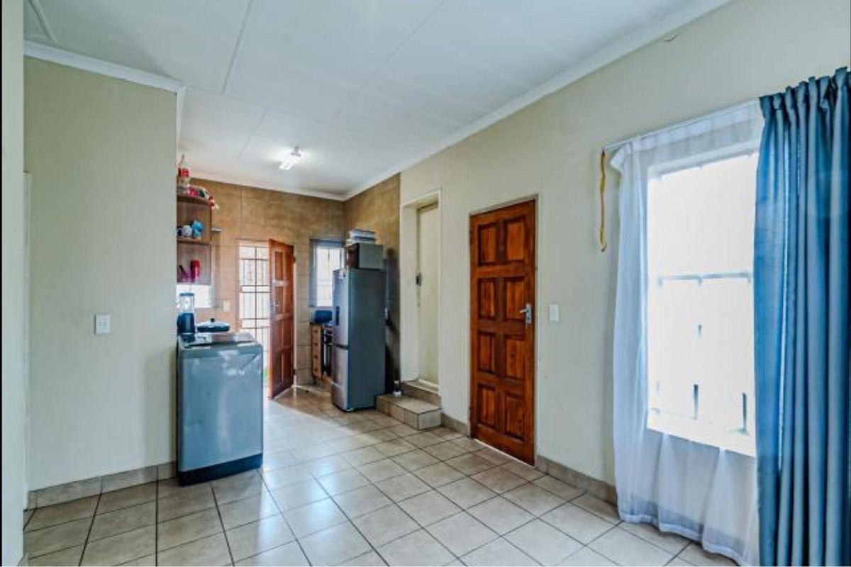 3 Bedroom Home for Sale- Olievenhoutbosch - Photo 5