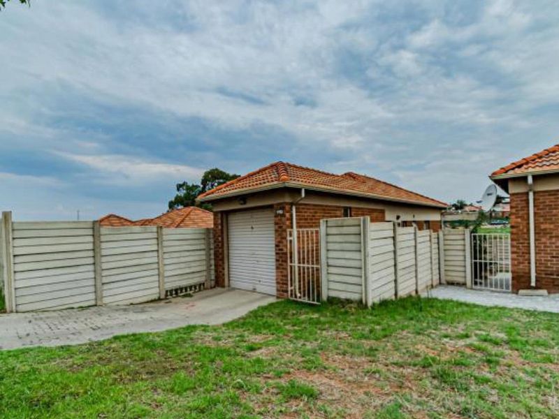 3 Bedroom Home for Sale- Olievenhoutbosch - Photo 2