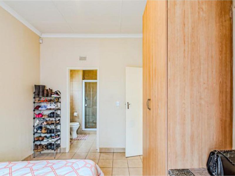 3 Bedroom Home for Sale- Olievenhoutbosch - Photo 7