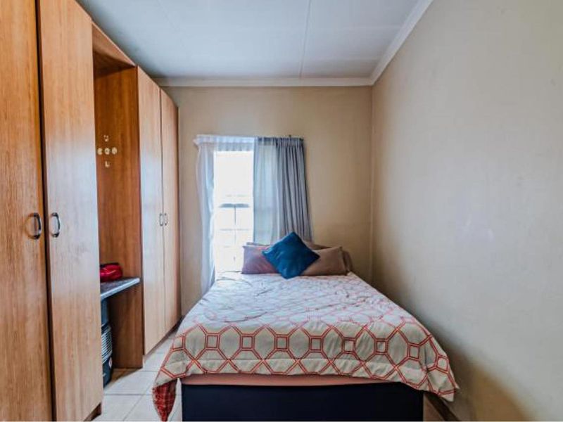 3 Bedroom Home for Sale- Olievenhoutbosch - Photo 6